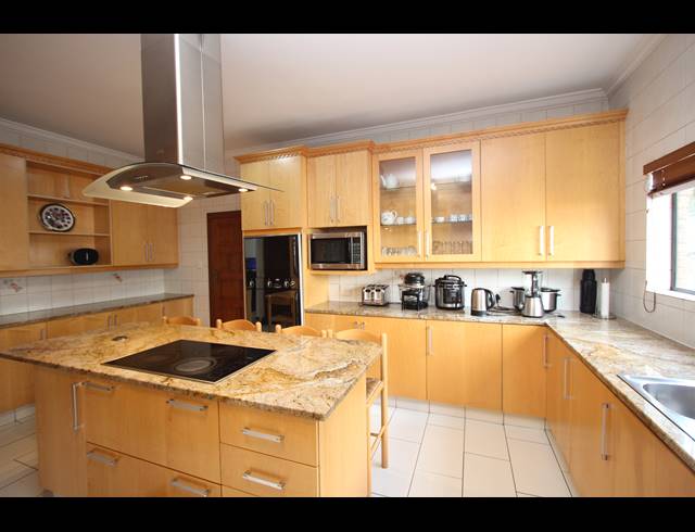 5 BEDROOM HOUSE TO LET IN BEDFORD GARDENS